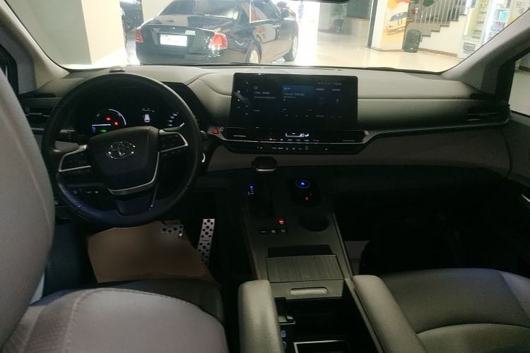 Used Toyota Granvia 2023 2.5L Hybrid Prestige PLUS Edition
