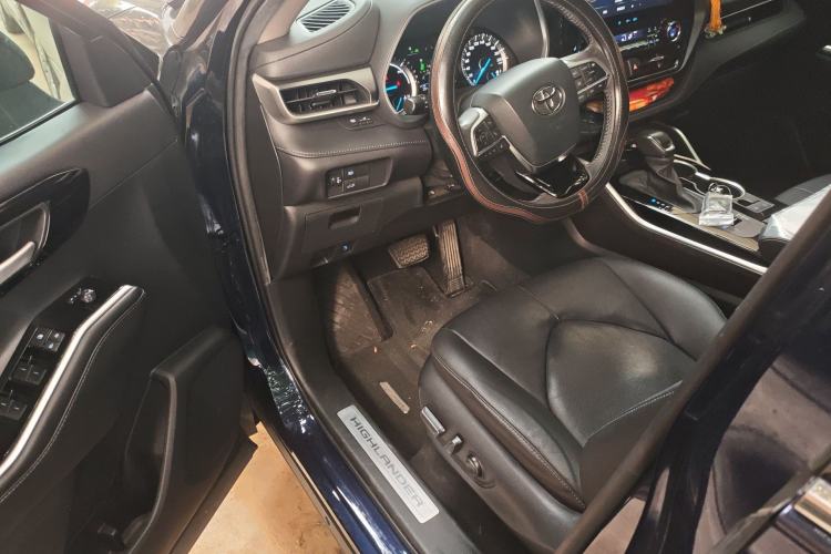 Used Toyota Highlander 2022 Dual-Engine 2.5L Four-Wheel Drive Prestige Version 7 Seats Driver Seat