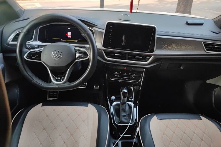 Used Volkswagen T-ROC 2024 300TSI DSG Two-Wheel-Drive Chen Guang Edition Center Console