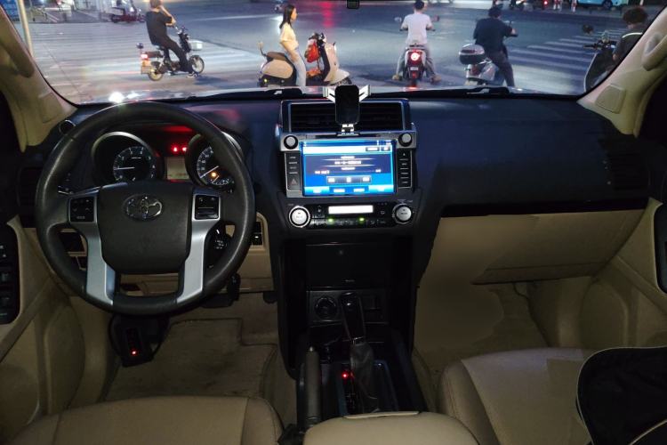Used Toyota Prado 2015 2.7L TXL Middle East Version Center Console