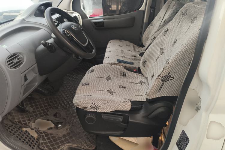 Used SAIC MAXUS Xintu V80 2019 2.5T Classic Model 6-Speed Manual – Aoyuntong Modified Version Short Wheelbase Ultra-Low Roof 5/6 Seats
