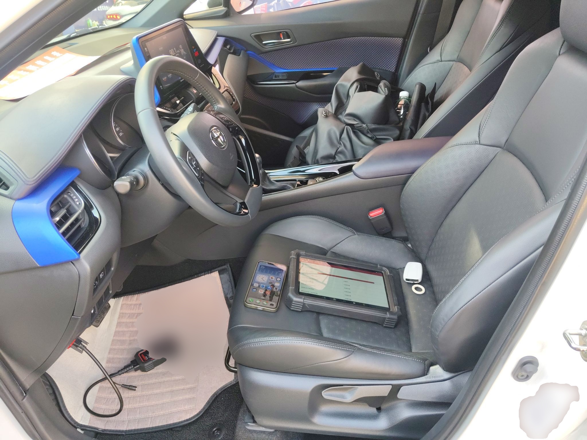 المقاعد الأمامية داخل السيارة