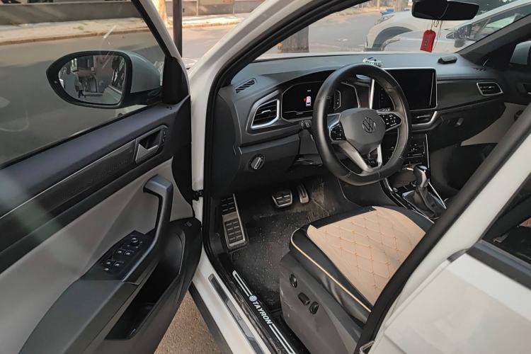 Used Volkswagen T-ROC 2024 300TSI DSG Two-Wheel-Drive Chen Guang Edition Driver Seat