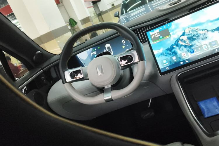 Used Avatr 11 2024 630 Rear-Wheel Drive Edition with Three Lasers Steering Wheel