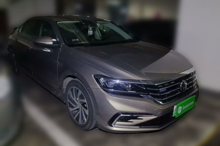 Used Volkswagen Passat New Energy 2019 430 PHEV Hybrid Elite Edition Front Right 45 Deg