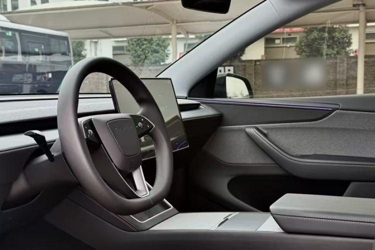 Used Tesla Model Y 2025 Rear-Wheel-Drive Version
