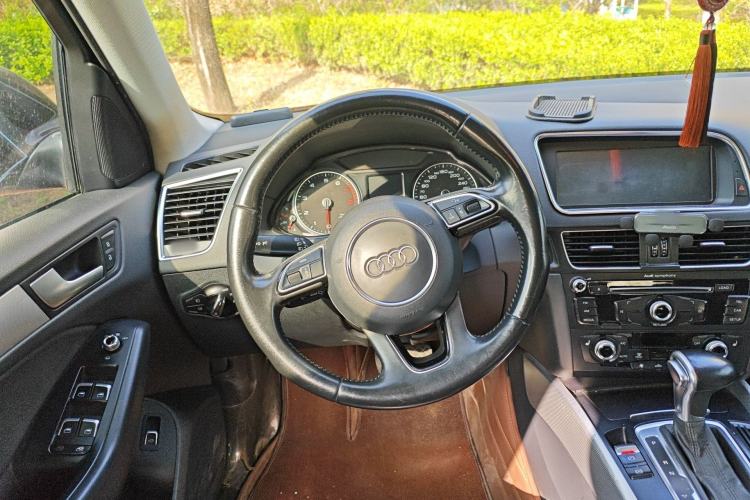 Used Audi Q5 2016 40 TFSI Trendy Edition Steering Wheel