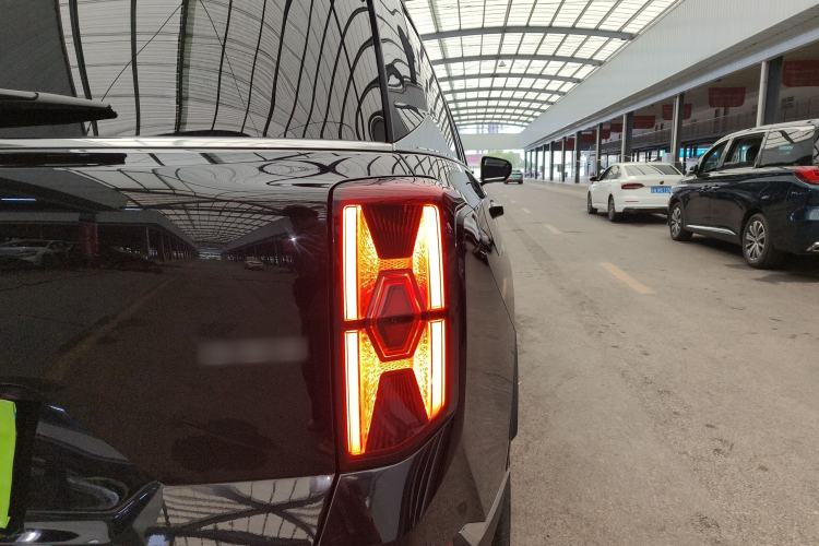 Used GAC Trumpchi GS8 2022 Linghang Series 2.0 TGDI Two-Wheel-Drive Luxury Smart Connectivity Version (7 Seats) Right Rear Taillight