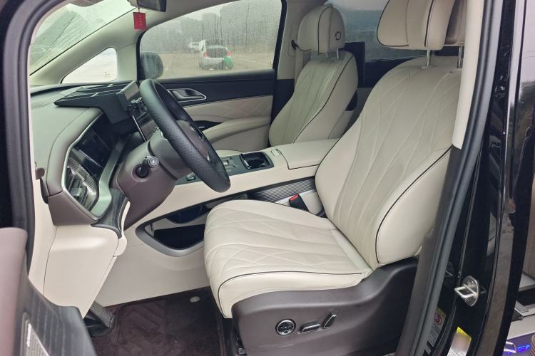 Used Denza D9 2024 DM-i 980 Four-Wheel Drive Prestige Model
