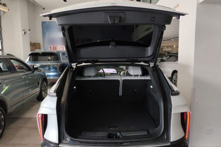 Used Cadillac LYRIQ 2024 Rear-Drive Standard Range Luxury Edition Trunk