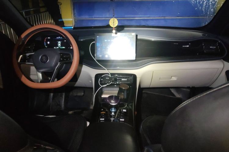 Used BYD Qin PLUS 2023 Champion Edition DM-i 55KM Leading Model Center Console