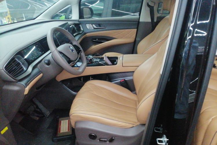 Used Denza D9 2022 EV 600 Four-Wheel Drive Prestige Model
