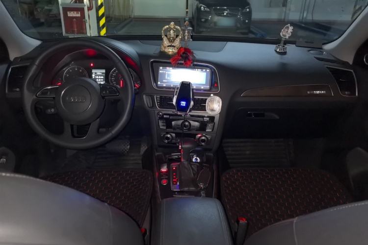 Used Audi Q5 2018 Collector's Edition 40 TFSI Technology Model
