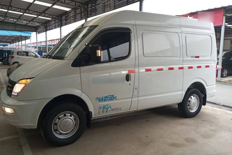 Used SAIC MAXUS Xintu V80 2021 2.0T Manual Classic City Delivery King Short Wheelbase Mid-Roof Design 3 Seats
