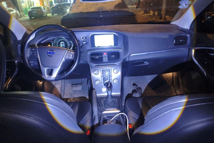 Used Volvo V40 2015 1.6T Zhiyi Edition
