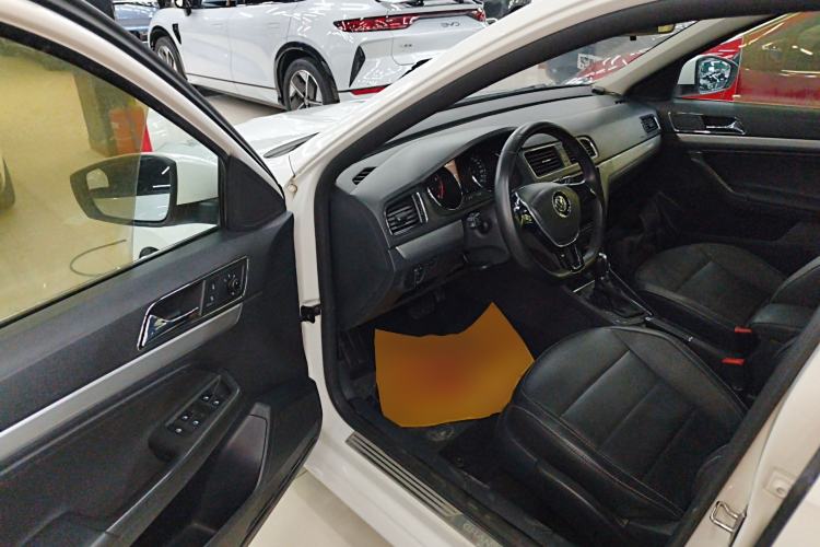 Used Volkswagen Gran Lavida 2015 1.6L Automatic Comfort Edition
