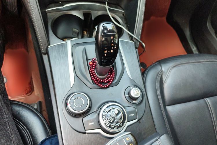 Used Alfa Romeo Stelvio 2017 2.0T 200HP Elite Edition Gear Lever