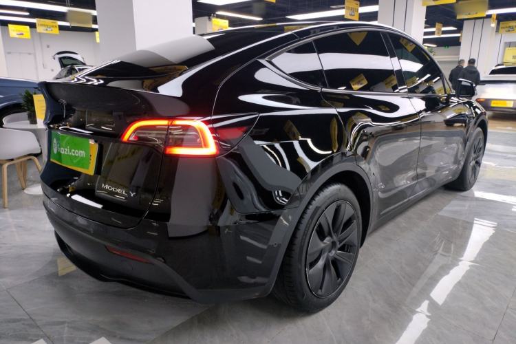 Used Tesla Model Y 2023 Rear-Wheel-Drive Version
