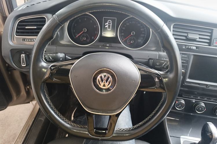 Used Volkswagen Golf 2017 1.6L Automatic Comfort Million-Vehicle Anniversary Edition