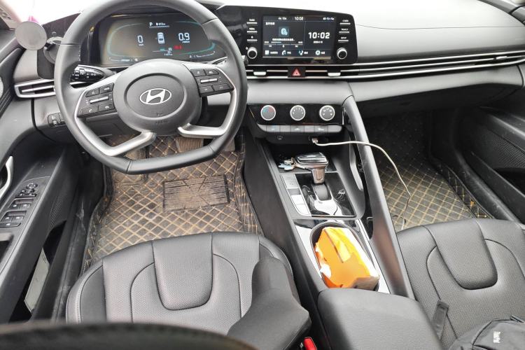 Used Hyundai Elantra 2023 1.5L CVT GLX Elite Edition Center Console