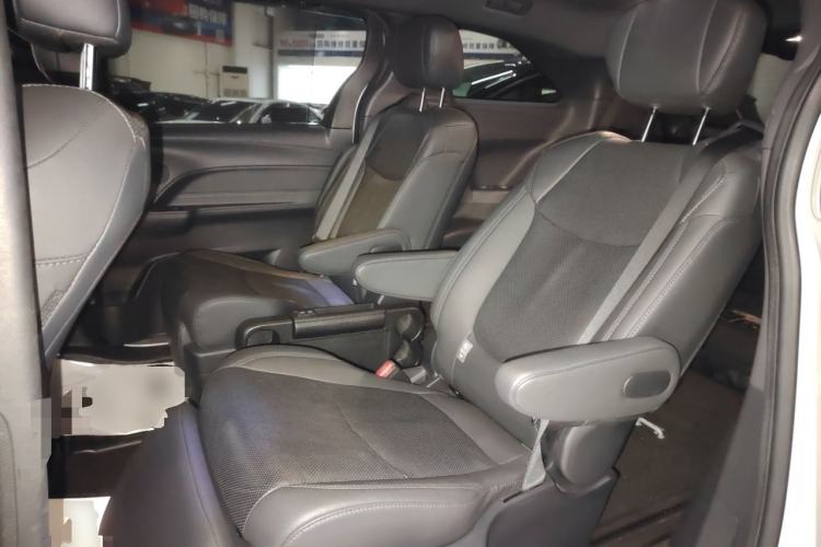 Used Toyota Sienna 2021 2.5L Hybrid Premium Edition
