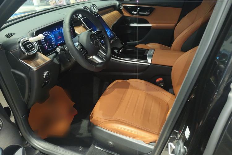 Used Mercedes-Benz GLC 2025 Refreshed GLC 300 L 4MATIC Dynamic Version 5 Seats Left Front Seat