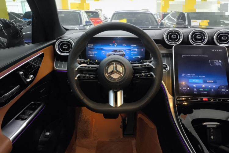 Used Mercedes-Benz GLC 2023 GLC 260 L 4MATIC Luxury Model 5 Seats Steering Wheel