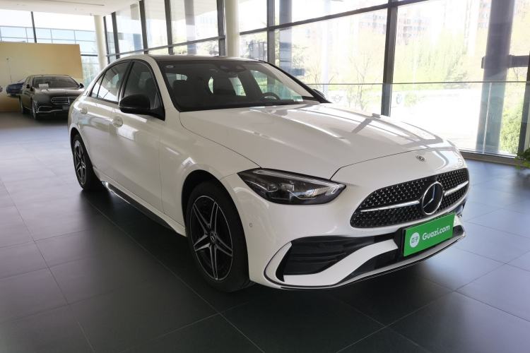 Used Mercedes-Benz C-Class 2024 Facelifted C-Class 260 L Night Edition Sports Version Front Right 45 Deg