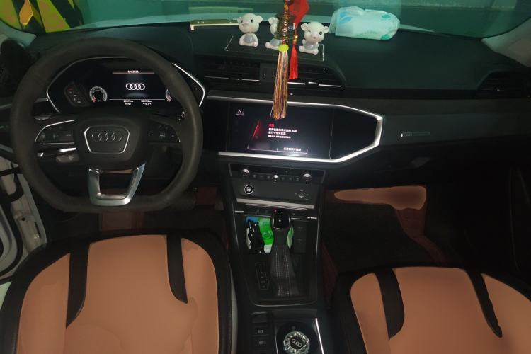 Used Audi Q3 2022 35 TFSI Fashion Dynamic Model Center Console