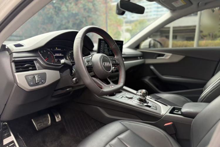 Used Audi A4L 2018 30th Anniversary Edition 40 TFSI Trendy Model Interior 2