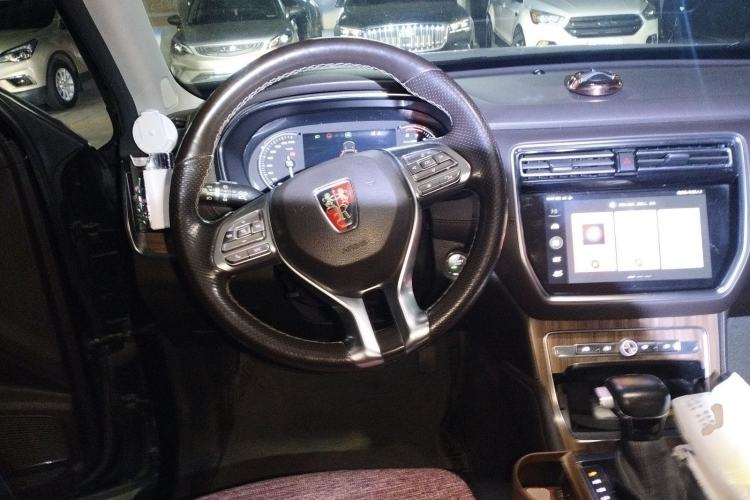 Used Roewe RX8 2018 30T Smart Connectivity All-Wheel Drive Supreme Edition
