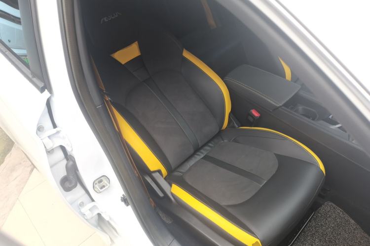 Used Dongfeng Aeolus Yixuan 2023 Mach Edition 1.5T Automatic Pursuit Rider Version Right Front Seat