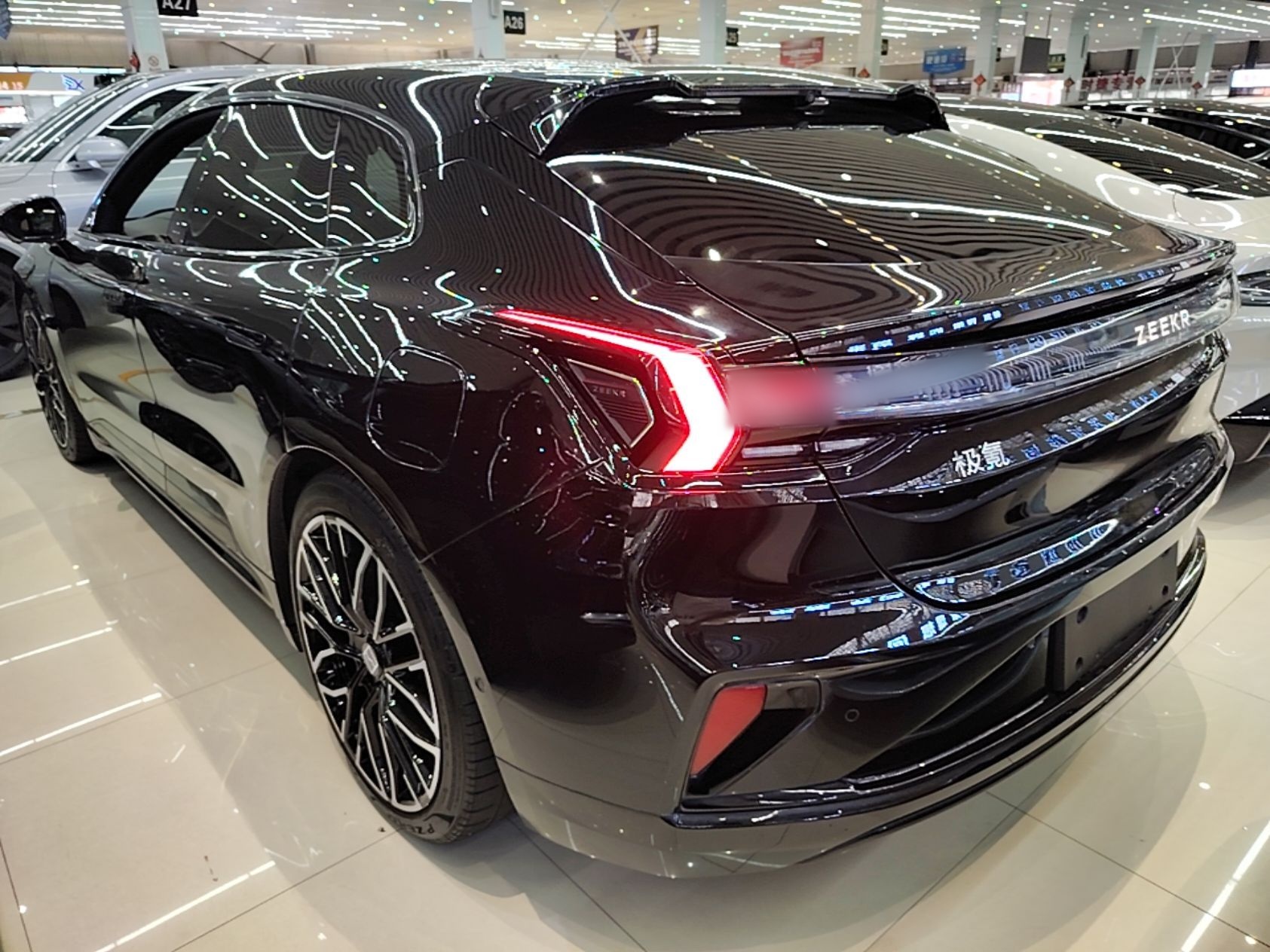 Zeekr 001 2024 YOU Edition 100 kWh All-Wheel Drive — снимка 4