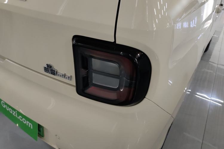 Used Geely Galaxy Panda 2025 210 km – Yuanqi Bear Right Rear Taillight