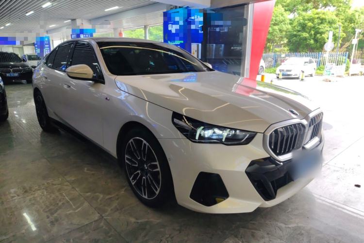 Used BMW 5 Series 2024 525i M Sport Package Front Right 45 Deg