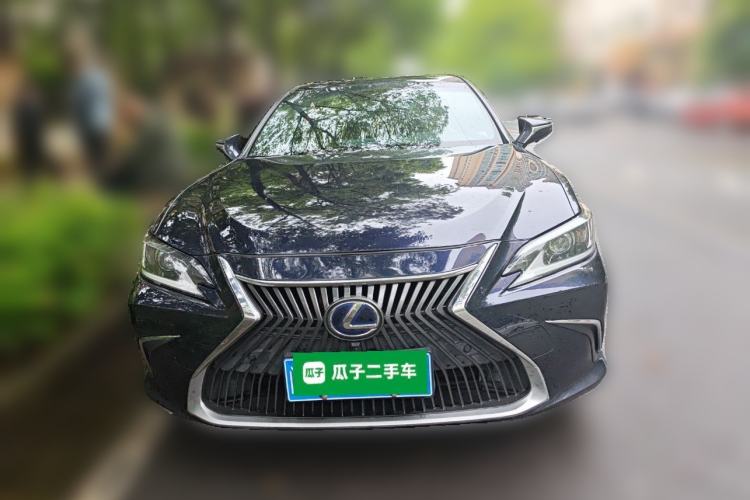 Used Lexus ES 2020 300h Premier Edition Front