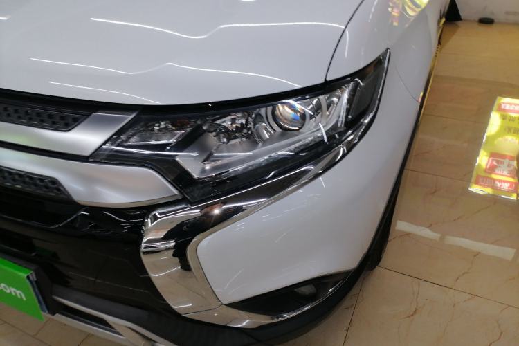 Used Mitsubishi Outlander 2019 2.0L Two-Wheel Drive Comfort Edition 7-Seater China VI Standard
