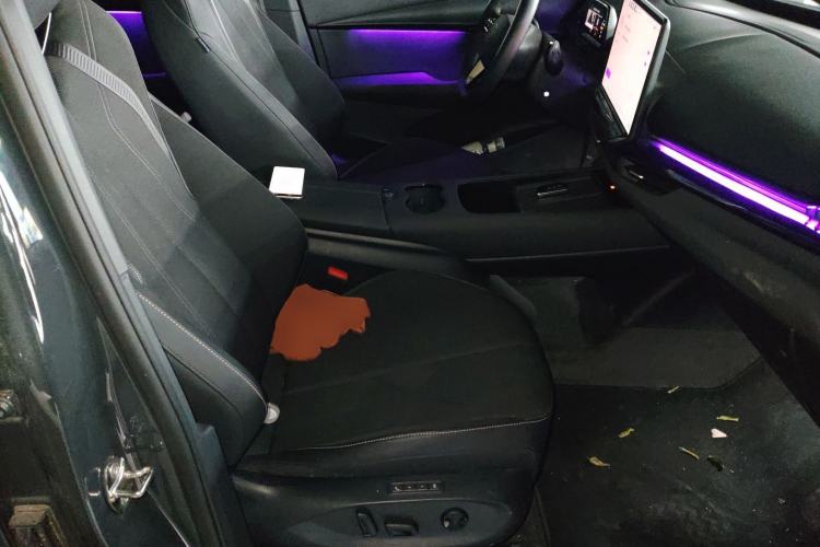 Used Volkswagen ID.UNYX 2024 Pro Long-Range Version Right Front Seat