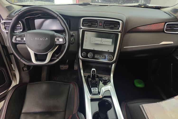 Used Lynk & Co 01 2017 2.0T Four-Wheel Drive Pro Edition Center Console