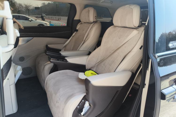 Used Denza D9 2025 DM-i Smart Drive 1020 Four-Wheel Drive Deluxe Model
