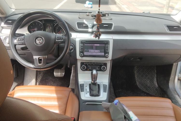 Used Volkswagen FAW-Volkswagen CC 2011 1.8TSI Luxury Model Center Console