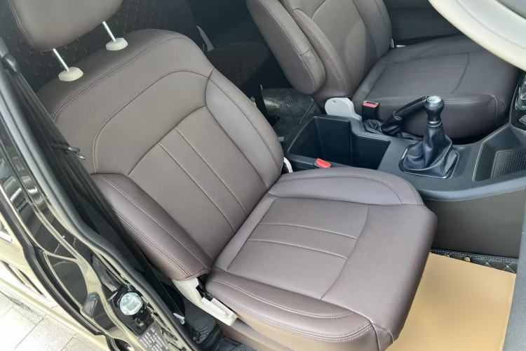 Used FORTHING Lingzhi 2023 M5L 1.6L Base Model 7 Seats Right Front Seat