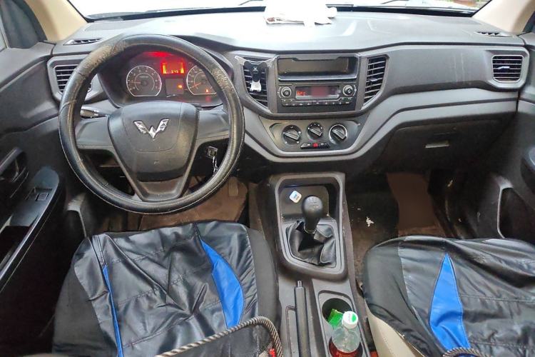 Used Wuling Hongguang V 2020 Model 1.2L Jingqu Edition China VI LSI
