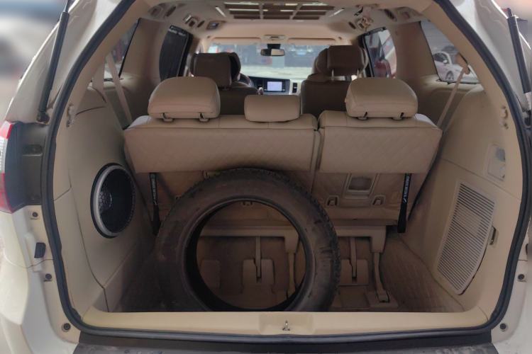 Used Toyota SIENNA 2018 3.5 Four-Wheel Drive LE Version 7 Seats – Canadian Edition Trunk