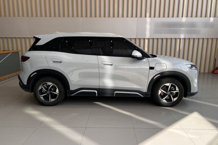 Used BYD Yuan UP 2025 Intelligent Driving Version 401 km Beyond-Range Edition Exterior 3