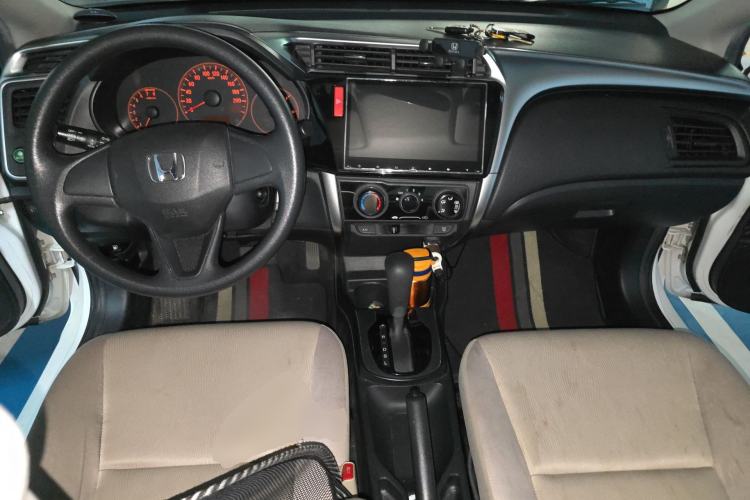 Used Honda City 2015 1.5L CVT Comfort Version Center Console