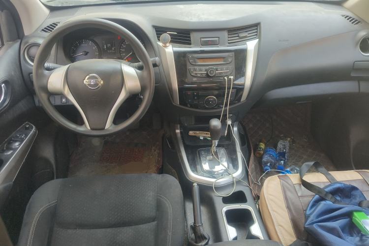 Used Nissan Navara 2017 2.5L Automatic 2WD Luxury Edition QR25 Center Console