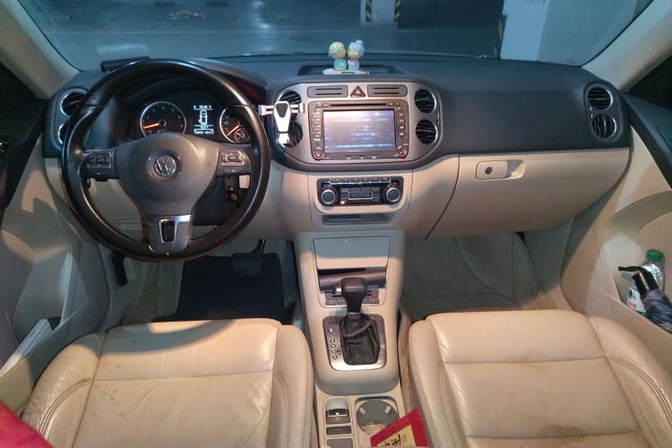 Used Volkswagen Tiguan 2010 2.0 TSI Automatic All-Wheel-Drive Elite Edition Center Console