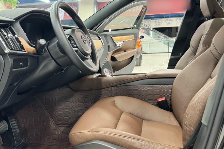 Used Volvo S90 2023 B5 Zhiyi Luxury Edition
