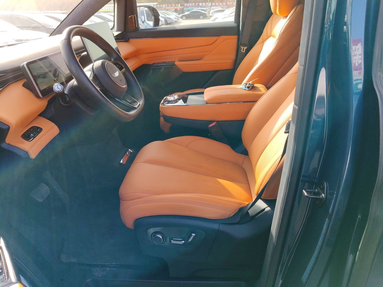 Переднее сиденье в автомобиле